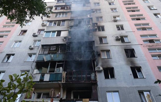 У Запоріжжі після повторного удару РФ понад 20 поранених, висотку досі гасять