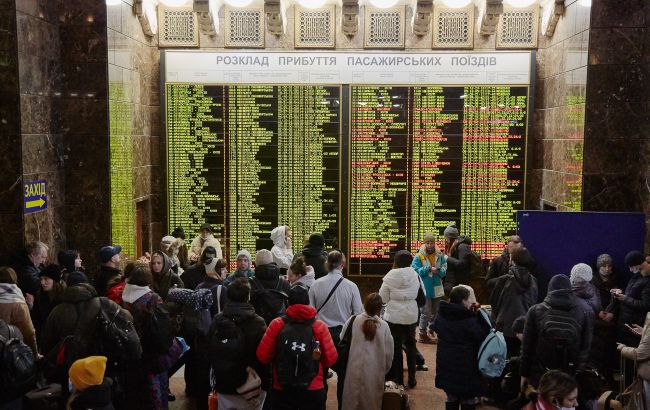 Укрзалізниця попередила про колапс на одному з напрямків: що треба знати пасажирам