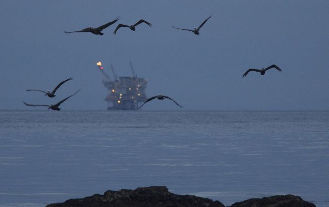 Зниження ЄС стелі ціни на російську нафту до 47,6 доларів набуло чинності