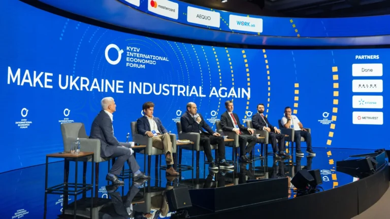 Без великого бізнесу та кадрів Україна не відродить промисловість: висновки КМЕФ