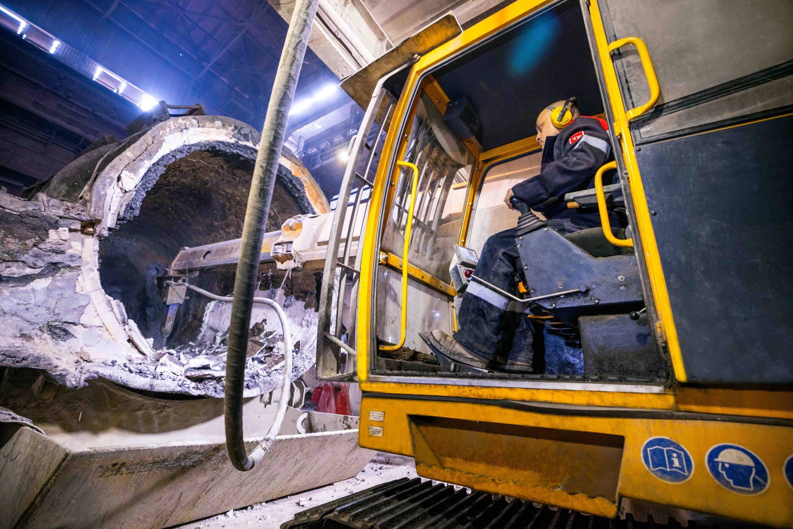 Працівник запорізького підприємства майже чверть століття будує професійний шлях та навчає молодь