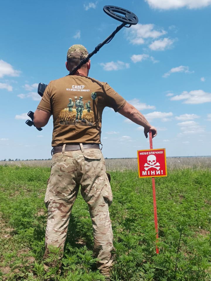 Запорізький металург-військовослужбовець на позивний «Мартен» розміновує Херсонщину