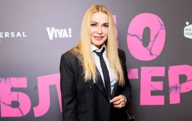 Шкіряний блейзер і джинси карго: Сумська підкорила стильним осіннім образом_6901abdd5c99c.jpeg