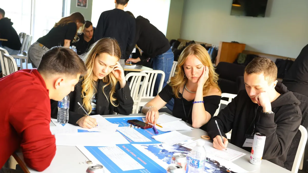 Професійна реалізація та участь у відбудові: як Метінвест створює умови для повернення молоді в Україну