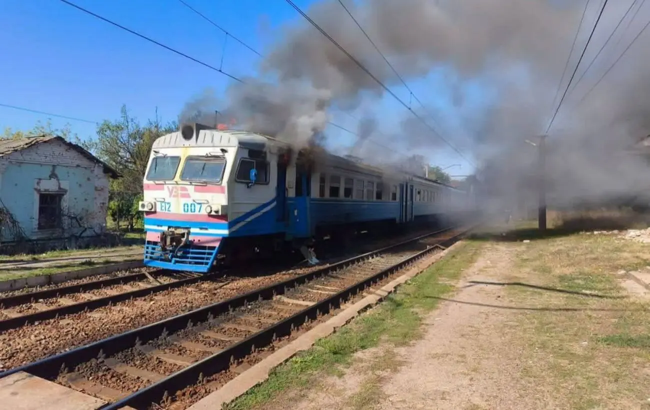 РФ ударила по приміському потягу на Харківщині: є тяжко поранені 1 РФ ударила по приміському потягу на Харківщині: є тяжко поранені