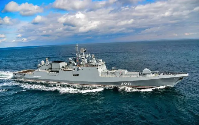 У Новоросійську уразили "Адмірал Ессен", з якого РФ запускає "Калібри" по Україні 1 У Новоросійську уразили "Адмірал Ессен", з якого РФ запускає "Калібри" по Україні