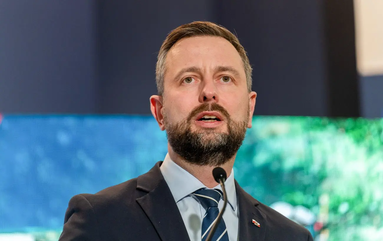 Міністр оборони Польщі різко відповів опозиції через закиди щодо України 1 Міністр оборони Польщі різко відповів опозиції через закиди щодо України