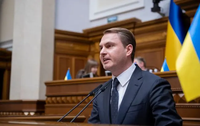 Підписав підозру директору НАБУ та виїхав з України: все про скандал з генпрокурором Кравченком 1 Підписав підозру директору НАБУ та виїхав з України: все про скандал з генпрокурором Кравченком