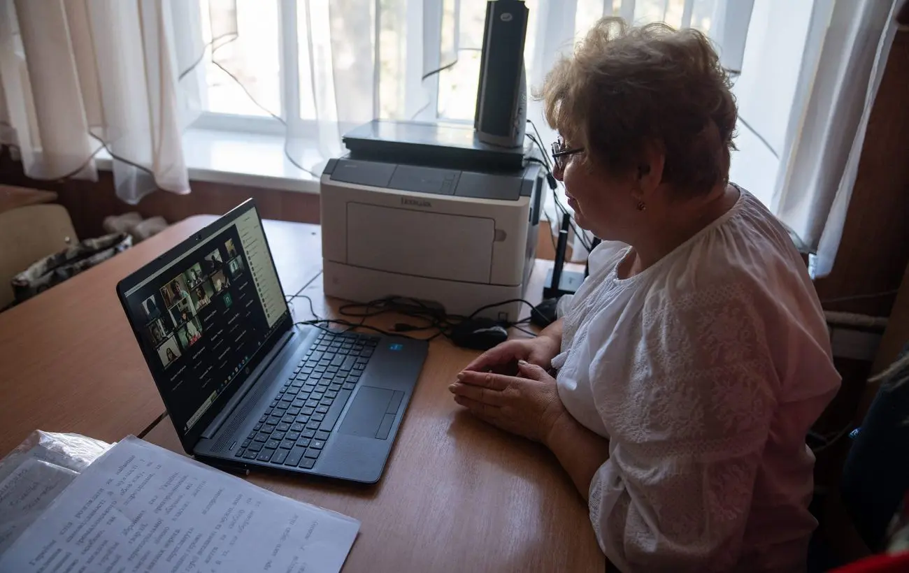 Вчителям на прифронтових територіях зберегли доплати: рішення Кабміну 1 Вчителям на прифронтових територіях зберегли доплати: рішення Кабміну