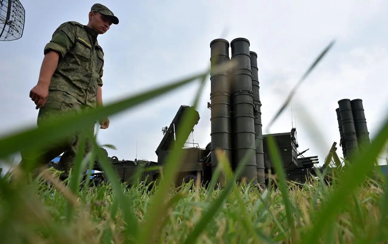 Українські дрони знищили пускову установку С-400, якою окупанти били по Києву 1 Українські дрони знищили пускову установку С-400, якою окупанти били по Києву