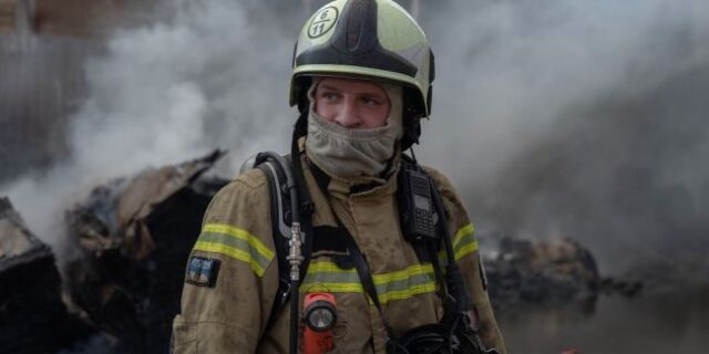 Уламки впали на будинки, є постраждалі та загиблі: наслідки атаки на Київ