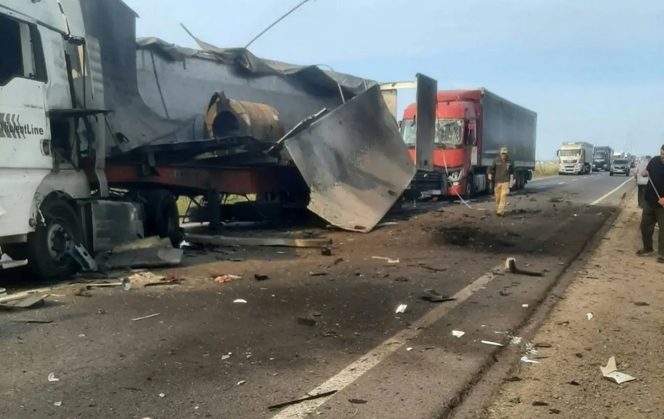 Росія вдарила по дорозі на Одещині: п'ятеро постраждалих, один вкрай важкий 1 Росія вдарила по дорозі на Одещині: п'ятеро постраждалих, один вкрай важкий