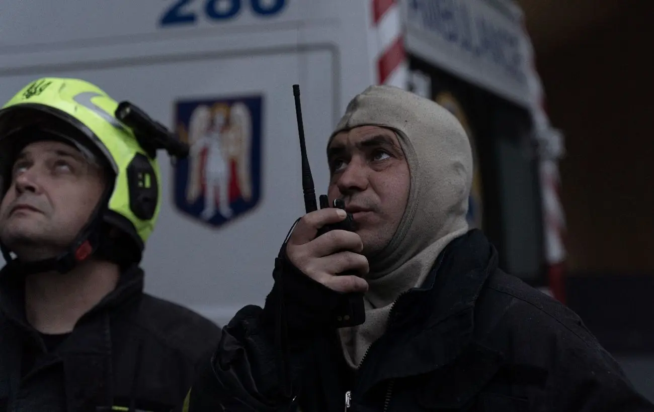 У Дарницькому районі Києва внаслідок удару по багатоповерхівці загинула людина