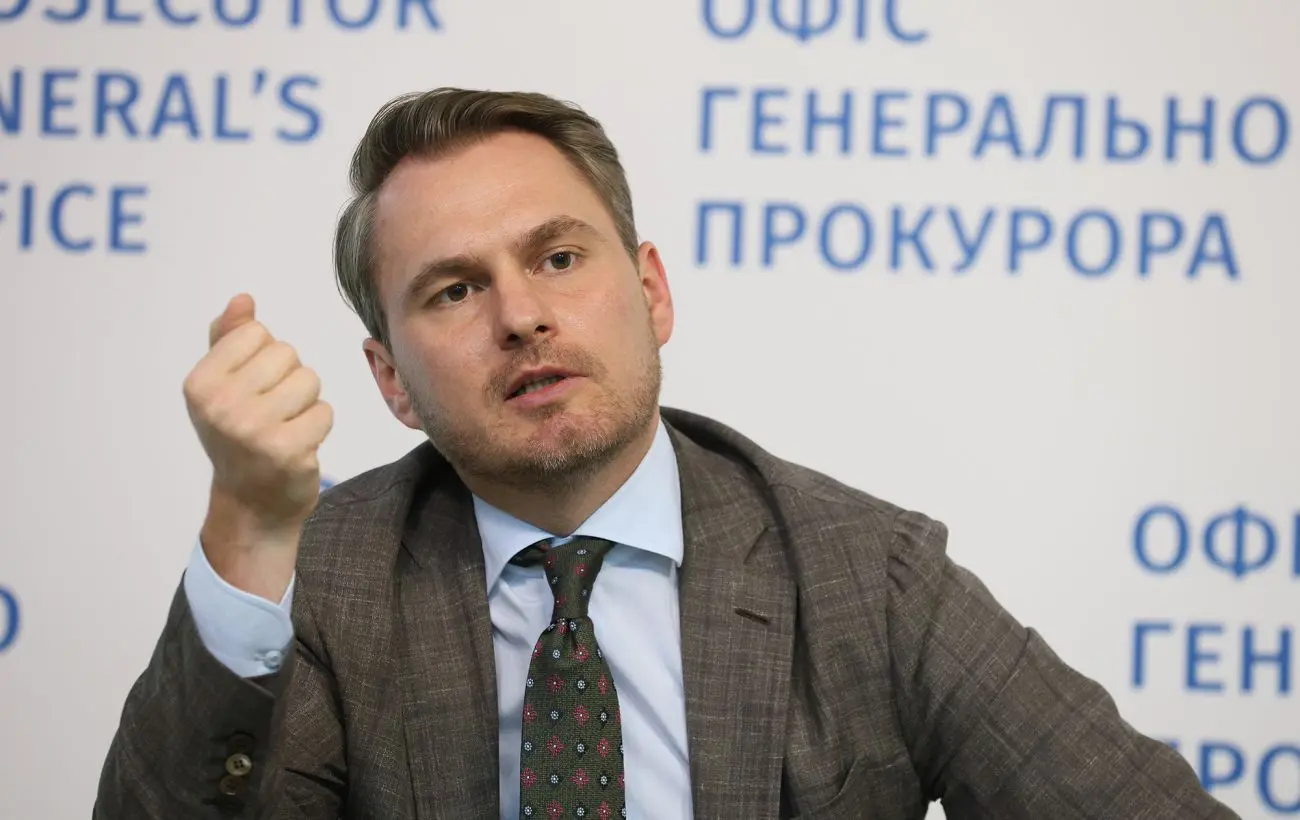 В ОГП розслідують виїзд Кравченка за кордон та масово звільняють працівників прокуратури 1 В ОГП розслідують виїзд Кравченка за кордон та масово звільняють працівників прокуратури