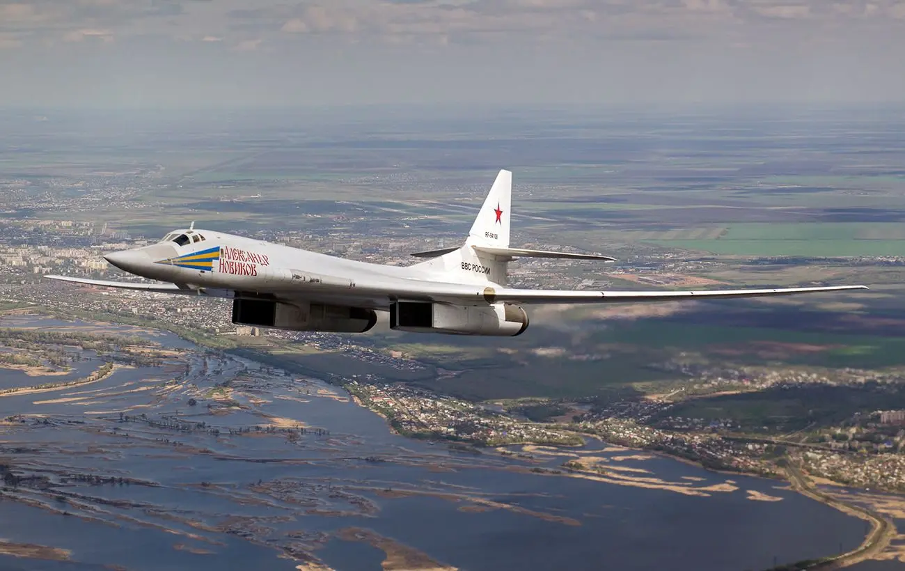 РФ підняла три бомбардувальники Ту-160: коли можлива ракетна загроза 1 РФ підняла три бомбардувальники Ту-160: коли можлива ракетна загроза