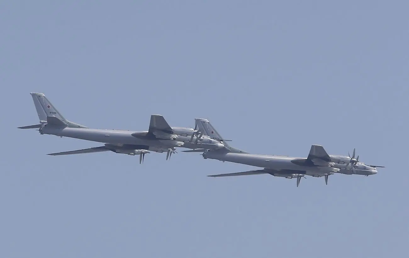 Росія підняла в повітря шість Ту-95: коли ракети можуть долетіти до України 1 Росія підняла в повітря шість Ту-95: коли ракети можуть долетіти до України