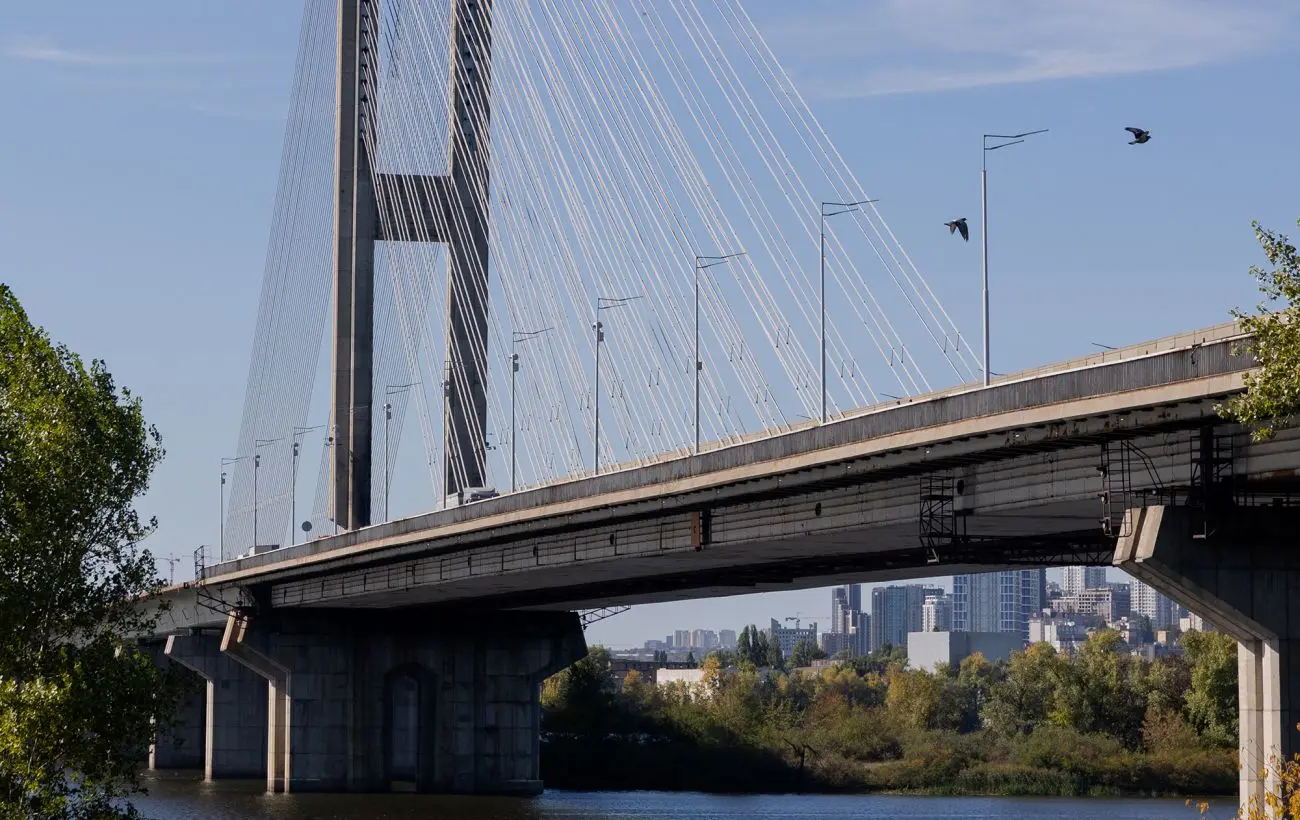 У Києві через атаку обмежили рух Південним мостом з правого на лівий берег