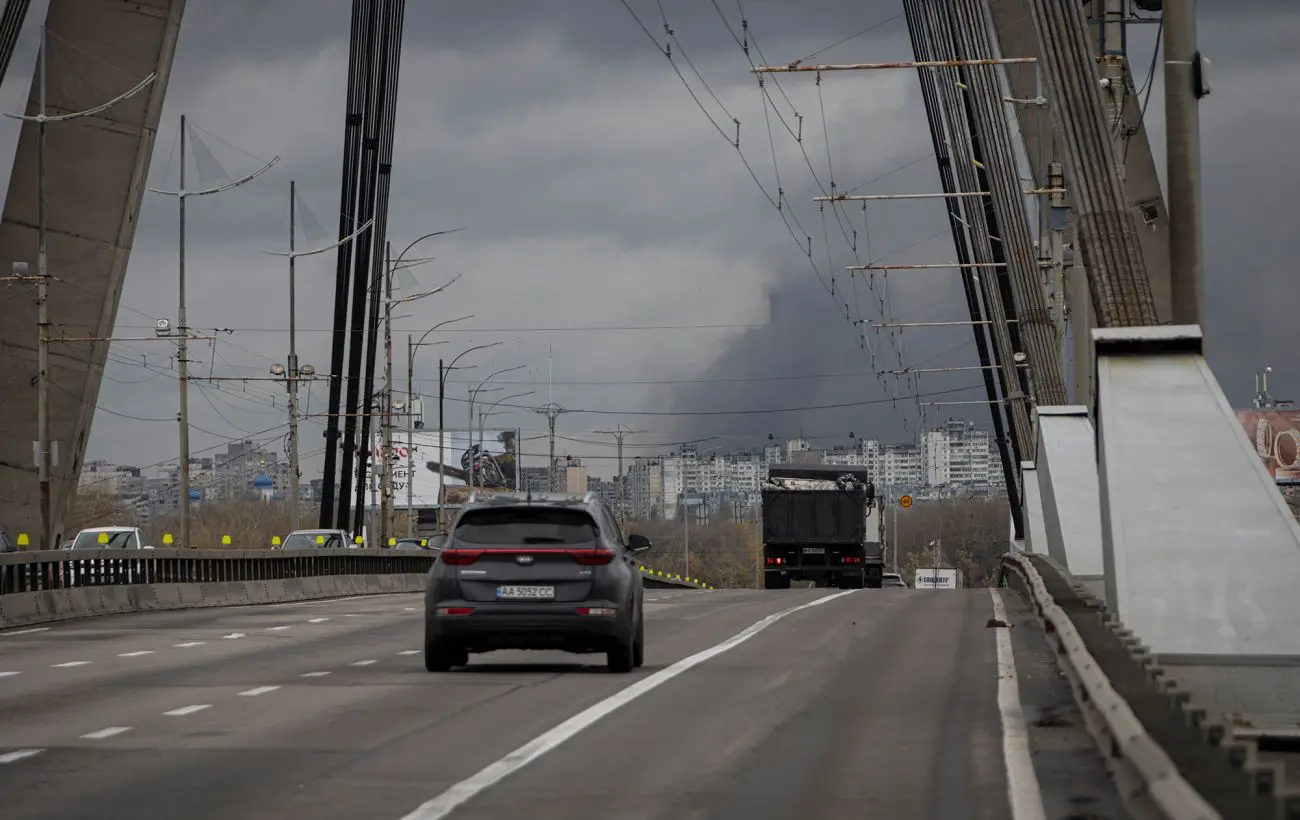 У Києві змінили правила руху мостами під час тривоги
