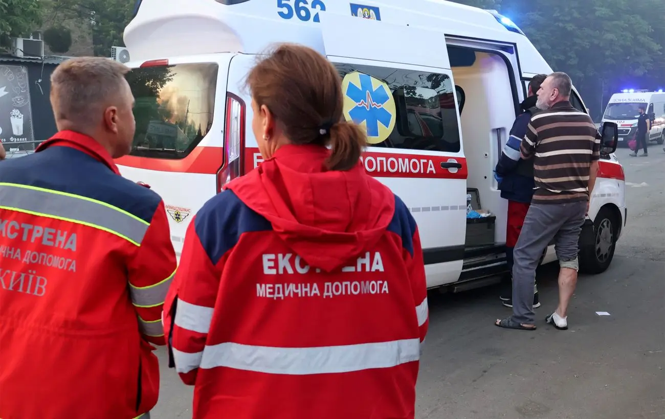 Росіяни ударили по маршрутці з людьми в Херсоні, є постраждалі 1 Росіяни ударили по маршрутці з людьми в Херсоні, є постраждалі